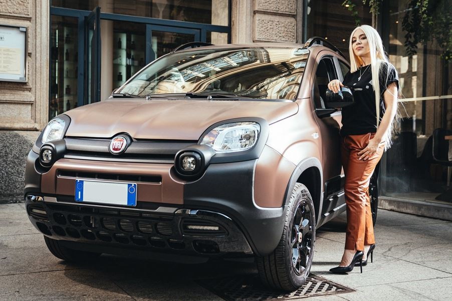 Fiat Panda Trussardi Ava Max