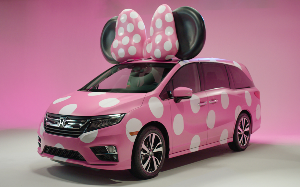 Minnie esce dal fumetto e si fa auto.