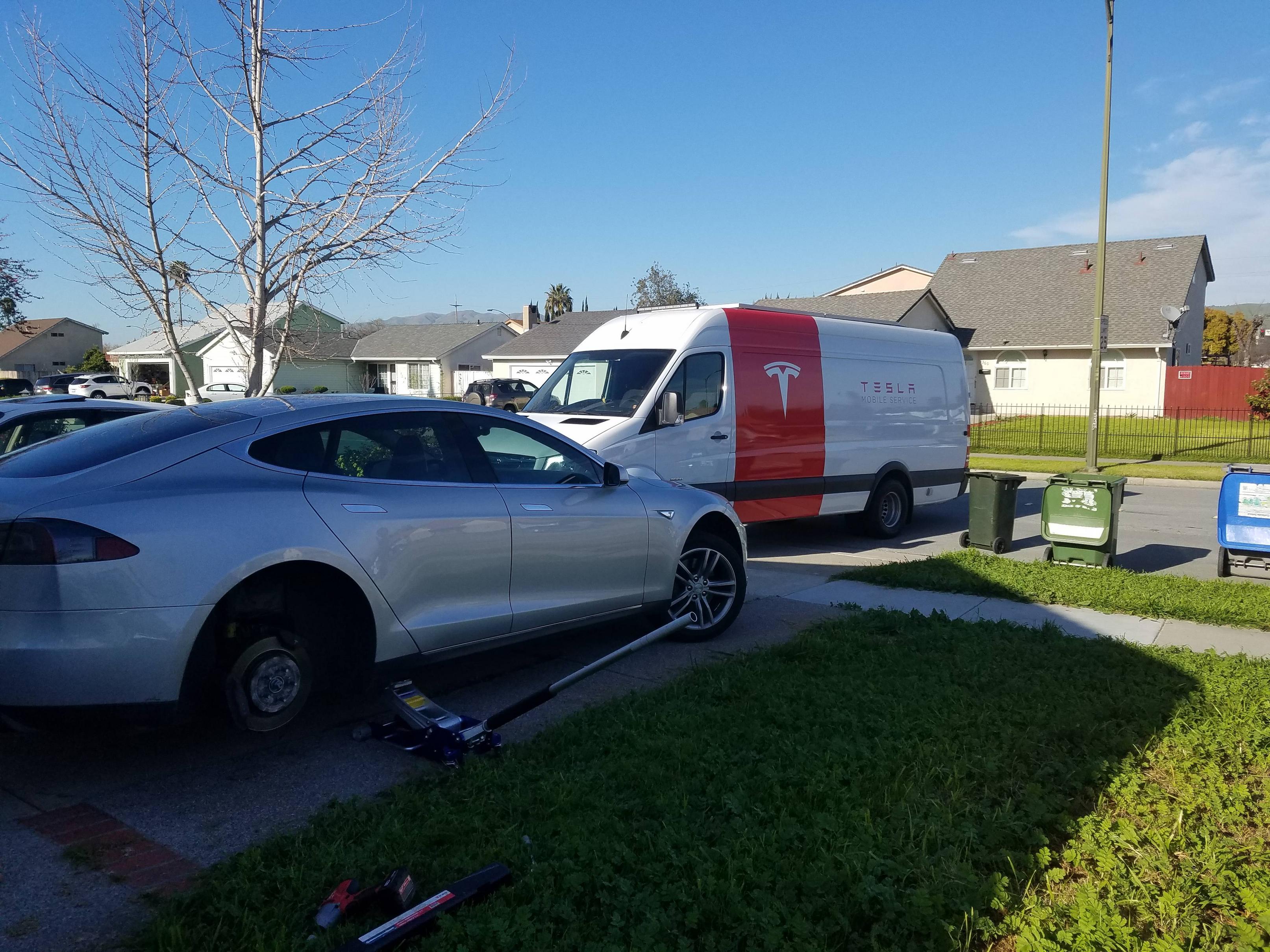 Servizio assistenza sul posto? Ora si può con Tesla!