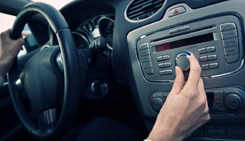 L’auto con la musica leggerà dentro…