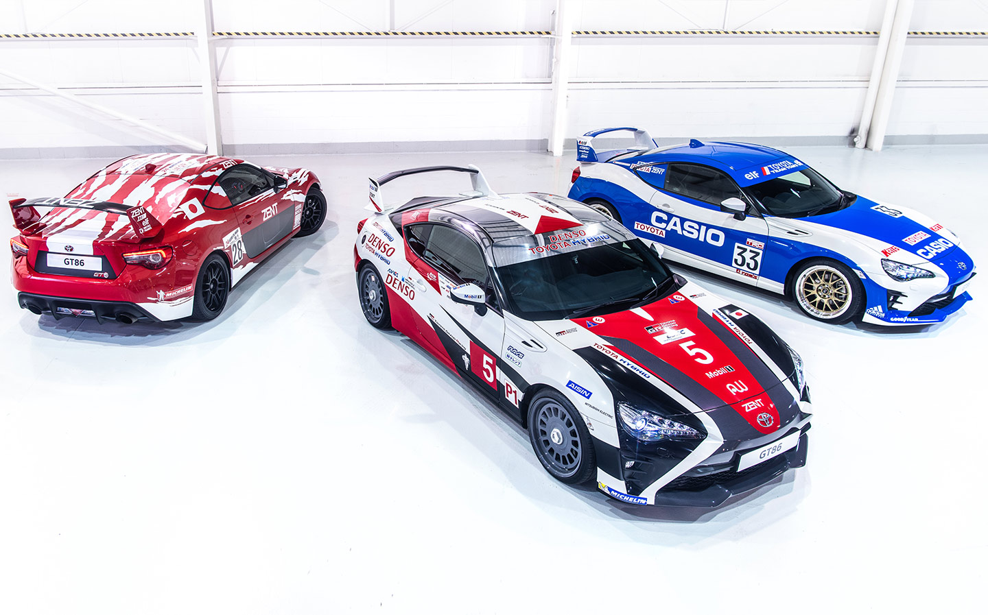 Per Toyota 24h per 3 fa GT86 con livree personalizzate.