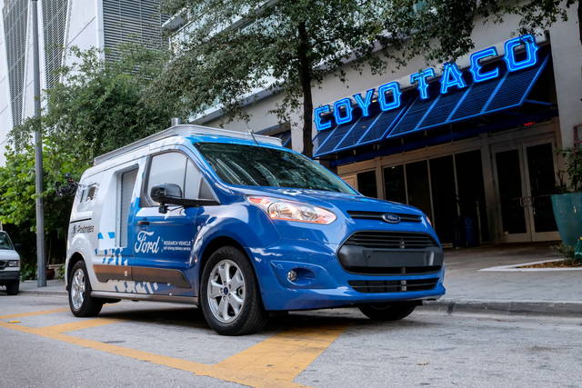 Ford Transit Connect per il primo test a guida autonoma