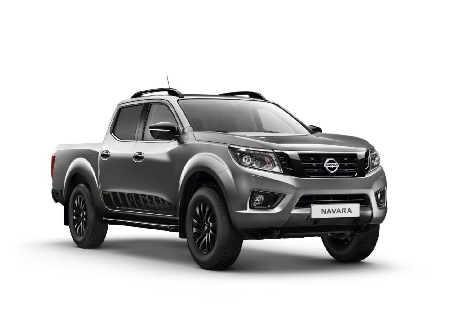 Nissan Navara N-Guard: il nero che compiuterizza1 min read