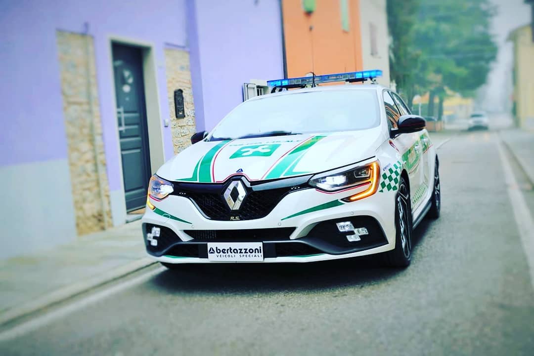 La Renault a Megane RS indossa la divisa della Polizia Locale