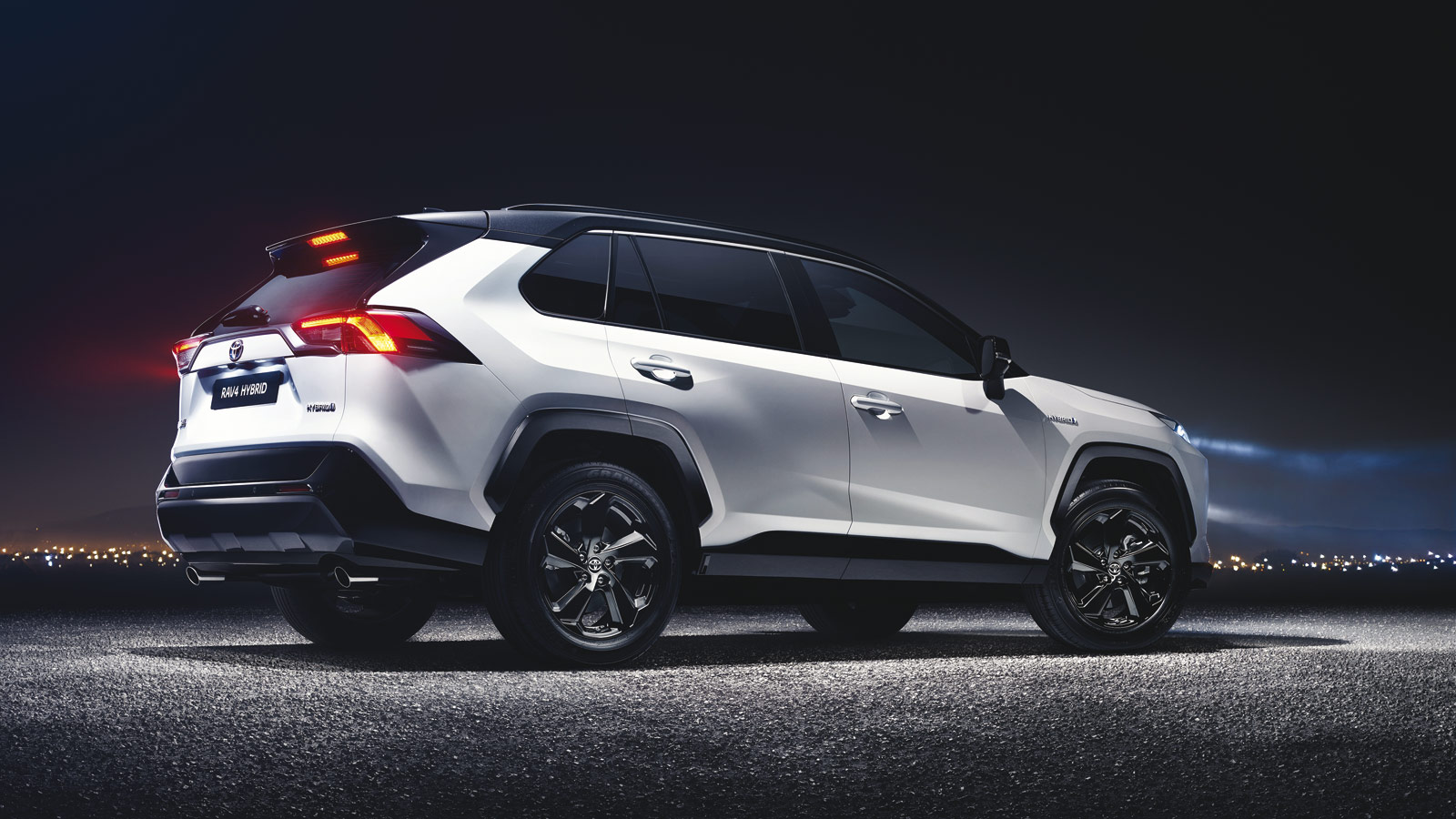 Arriva il listino snello della nuova Toyota RAV4