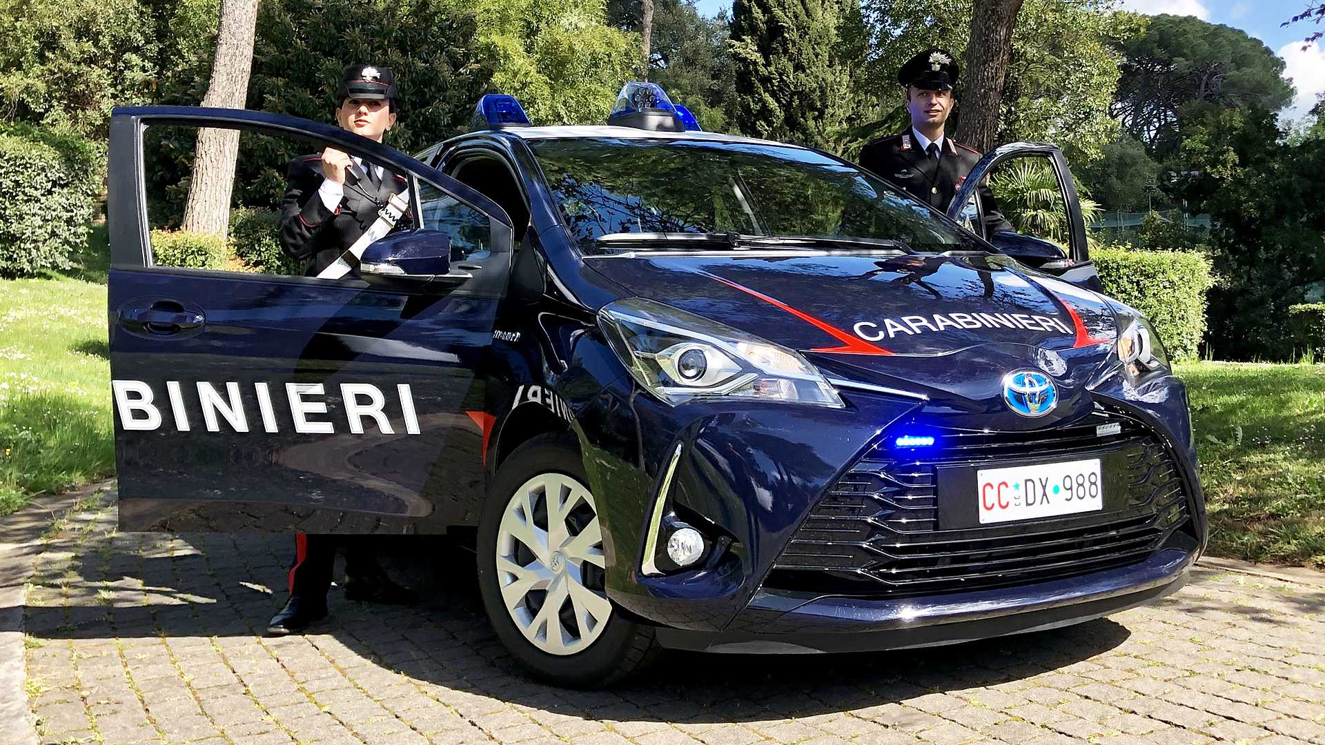 La Toyota Yaris Hybrid è pronta per i pattugliamenti