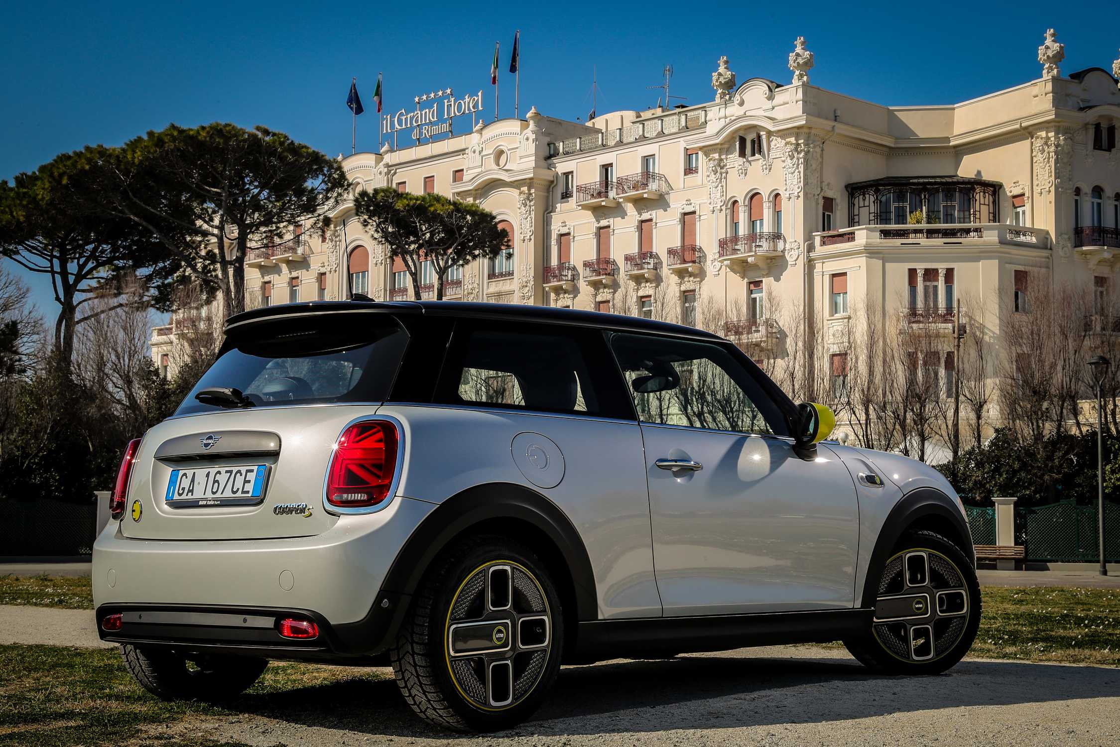 Mini Electric omaggia Fellini con un Podcast