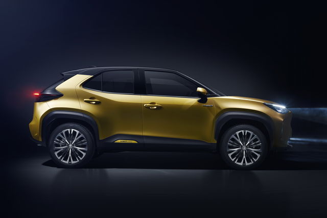 yaris cross laterale