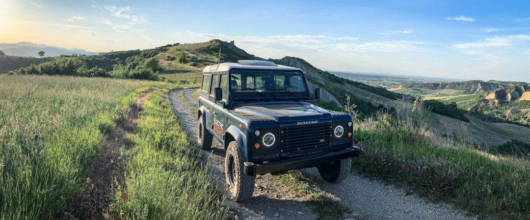 Tazzari firma il suo Land Rover Defender Elettrico
