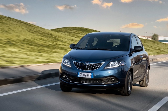 Nuova Lancia Ypsilon 2021 restyling sobrio, ma di sostanza