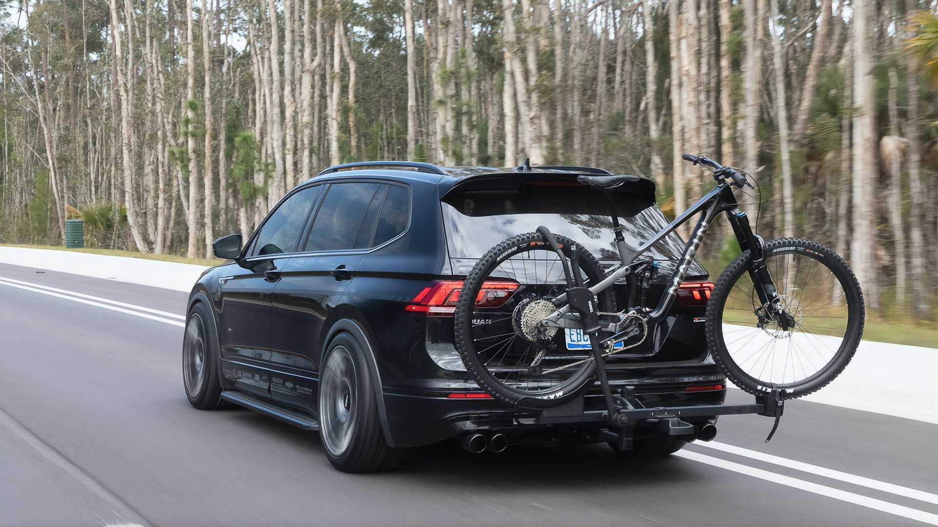 Anche la Volkswagen Tiguan tocca terra restando versatile.